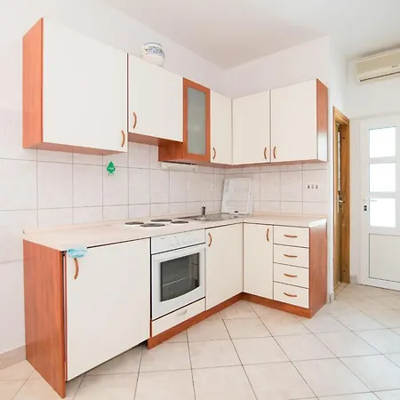 Apartamento Neva- One Bedroom Selca (Brac)