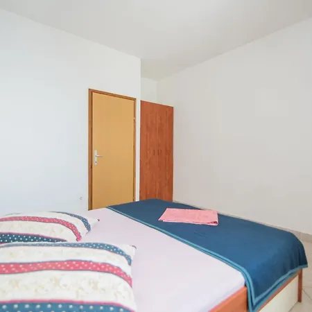 Apartamento Neva- One Bedroom Selca (Brac)
